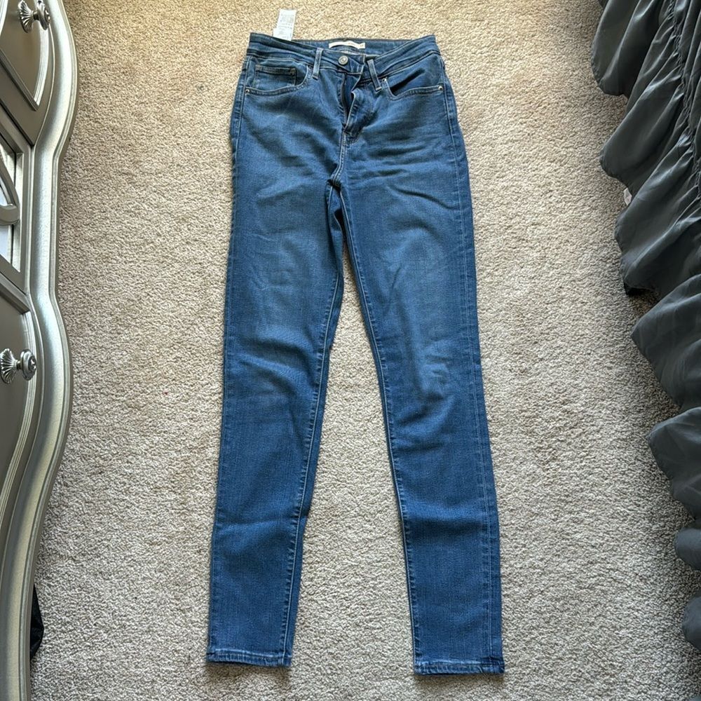 Levi’s High Rise Skinny - 27